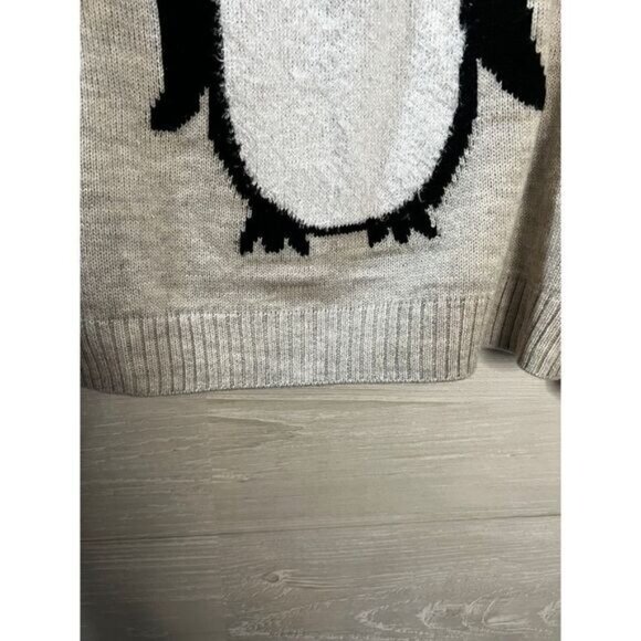 NEW Crew-Neck Pullover Sweater with Penguin Applique Small - Picture 6 of 7